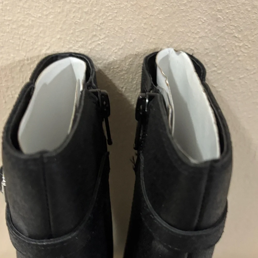Josephine Stride Rite Black Ankle Booties Size 7M girl New  without box